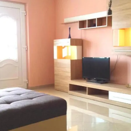 Apartamento Sarita 2 *